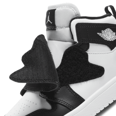 Jordan 1 Black 